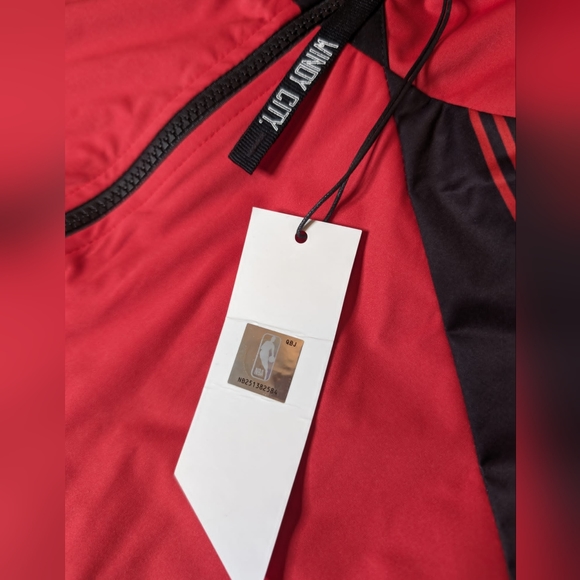 NWT Officially Licensed Chicago Bulls Throwback Team Jacket - Picture 3 of 9